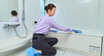 写真：浴槽のクリーニング